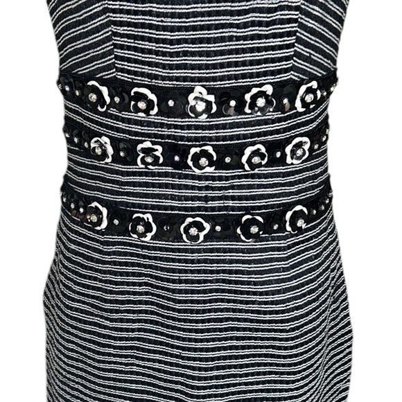 RARE Carolina Herrera Black & White Tweed Rhinestone Flower Sequin Dress - 8 - Picture 6 of 16